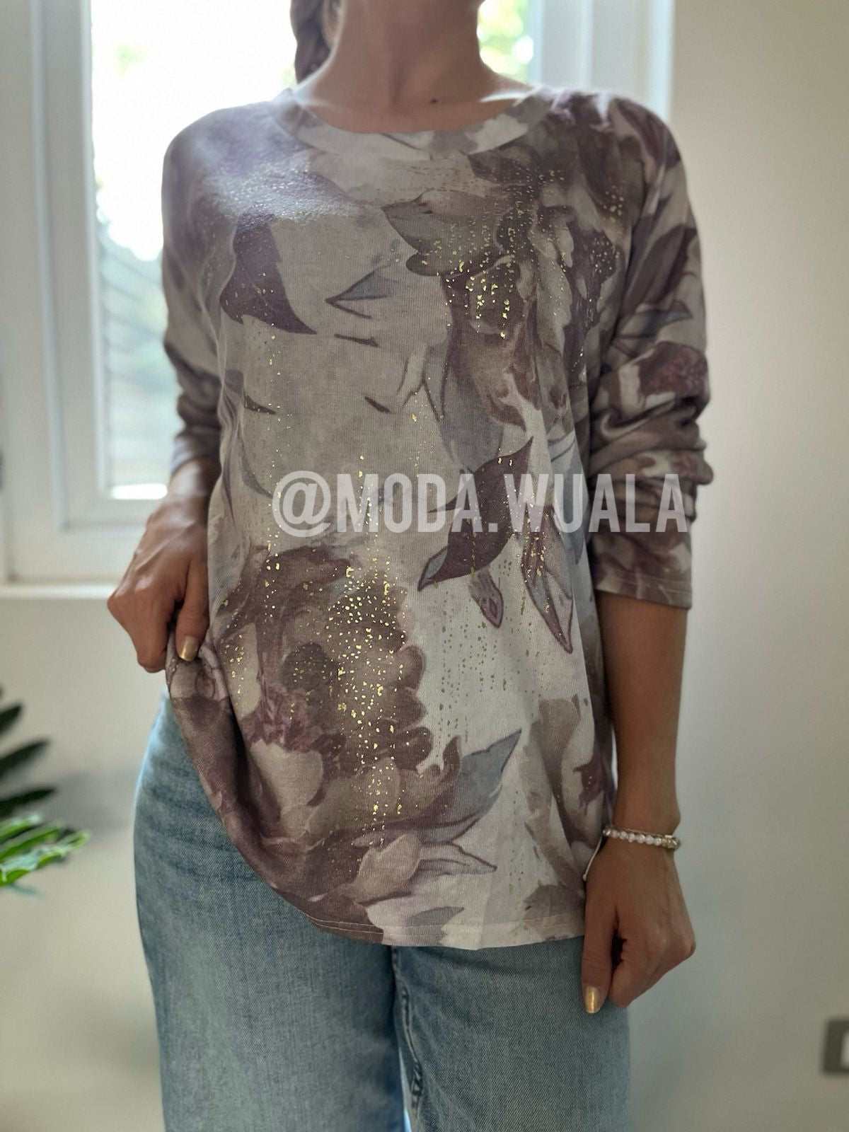 POLERA FLOR HOJAS Y DESTELLOS - CAFE
