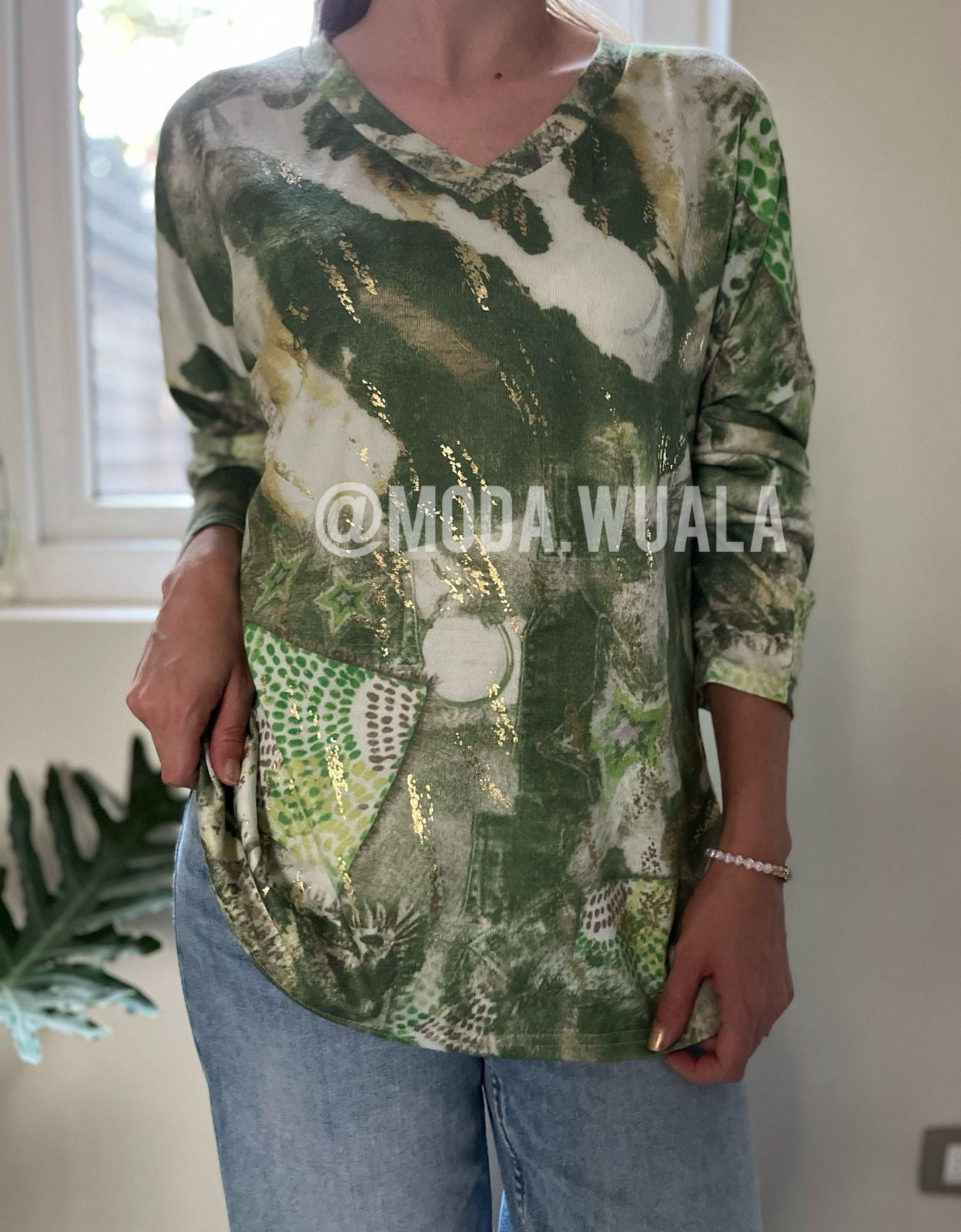 POLERA DE ALGODON CUELLO V - VERDE
